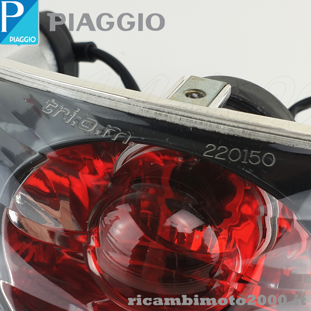 Elettrico: STOP POSTERIORE BIANCO PIAGGIO BEVERLY RST CRUISER TOURER 125  200 250 300 400 500